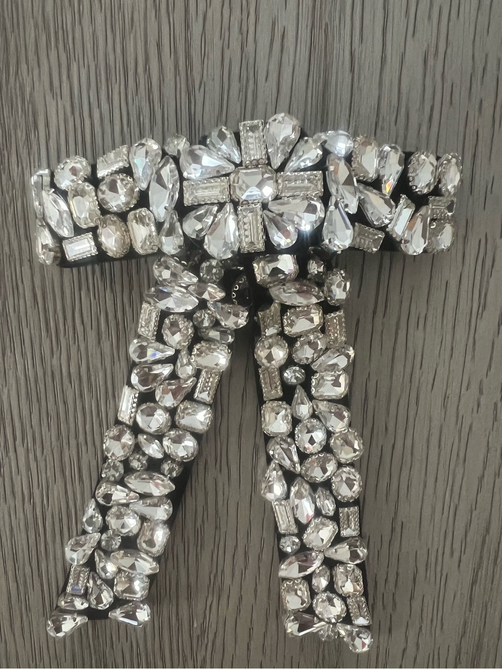 Unbranded woman’s Crystal Ribbon Brooch Pin - Silver Crystal Accent